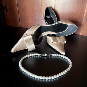 Kenneth Cole made in Italy satin bow pumps